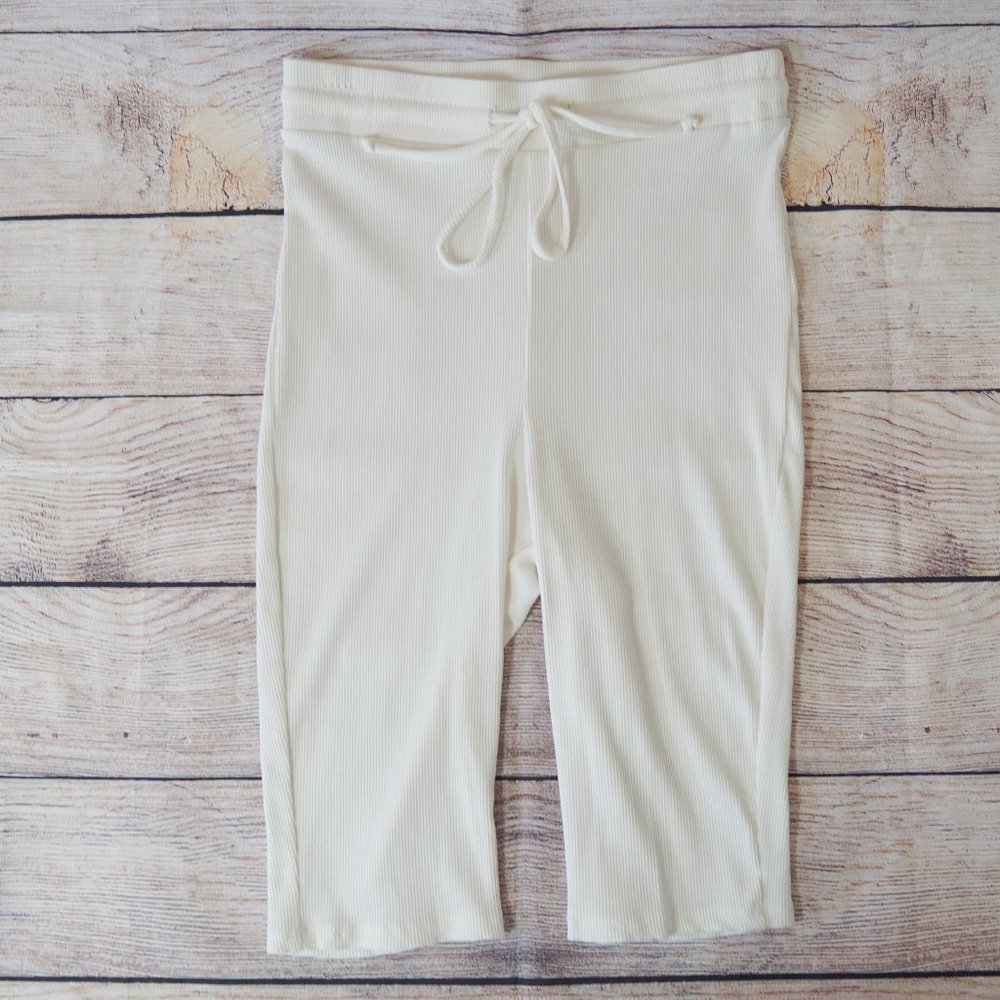 Ribbed Crop Top and Bermuda Shorts Set - Picture 3 of 3